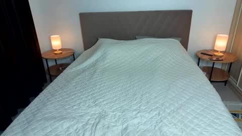 Snapshot of neocbb chatting on 11/15/25, 10:26 LEO and STACY online show from 11/15/25, 10:26