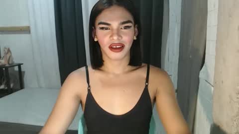 neomi online show from 10/14/25, 06:36