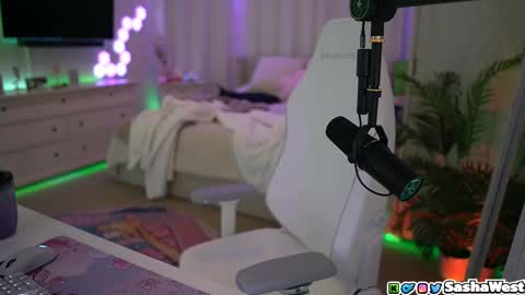 Sasha West online show from 11/18/25, 02:21