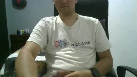 Snapshot of nerdxxx94 chatting on 04/22/26, 05:10 MrBull online show from 04/22/26, 05:10