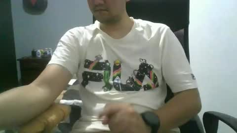 Snapshot of nerdxxx94 chatting on 04/25/26, 05:10 MrBull online show from 04/25/26, 05:10