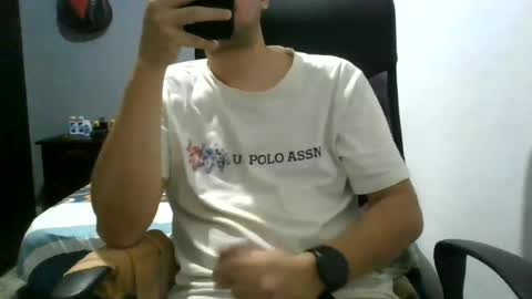 Snapshot of nerdxxx94 chatting on 06/24/26, 04:22 MrBull online show from 06/24/26, 04:22