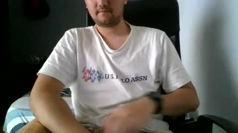 Snapshot of nerdxxx94 chatting on 06/25/26, 08:13 MrBull online show from 06/25/26, 08:13
