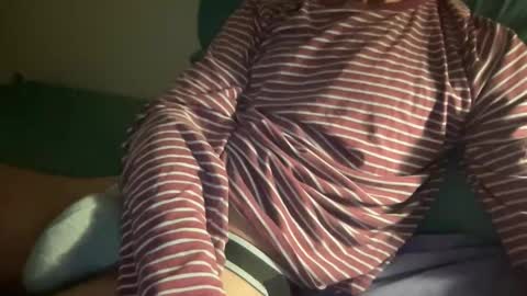 Snapshot of nerdydong chatting on 12/21/25, 01:24 Xavy online show from 12/21/25, 01:24