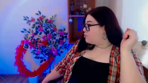 Snapshot of nereia chatting on 03/19/26, 08:07 nereia online show from 03/19/26, 08:07