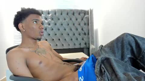 Snapshot of nero_reyd chatting on 05/19/26, 07:20 Nero online show from 05/19/26, 07:20