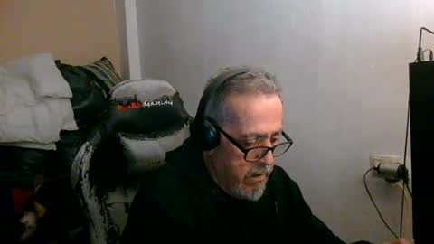 Snapshot of neron401 chatting on 04/19/26, 08:33 neron401 online show from 04/19/26, 08:33