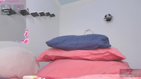 Snapshot of nesferet_sanz chatting on 09/15/25, 07:58 Aleja online show from 09/15/25, 07:58