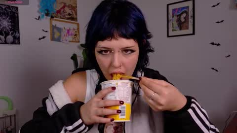 Snapshot of neurotic_witch chatting on 03/19/26, 08:07 Mar online show from 03/19/26, 08:07