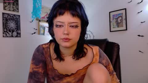 Snapshot of neurotic_witch chatting on 03/25/26, 09:04 Mar online show from 03/25/26, 09:04