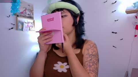 Snapshot of neurotic_witch chatting on 04/06/26, 09:54 Mar online show from 04/06/26, 09:54