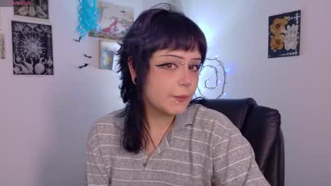 Snapshot of neurotic_witch chatting on 05/07/26, 09:47 Mar online show from 05/07/26, 09:47