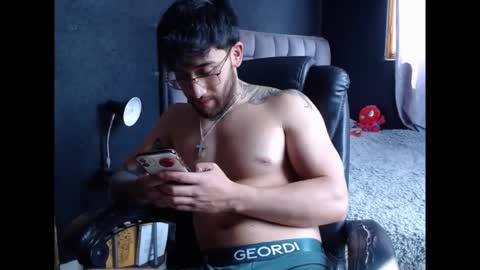 Snapshot of neuttron chatting on 11/19/25, 06:41 neuttron online show from 11/19/25, 06:41