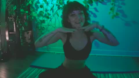 luna online show from 01/01/25, 02:09