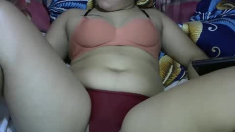 Snapshot of new_lady24 chatting on 02/05/25, 12:31 new_lady24 online show from 02/05/25, 12:31