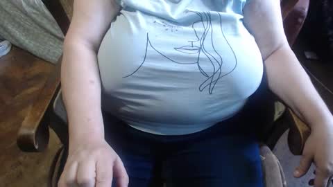 Lilly  online show from 09/23/25, 03:04