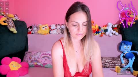 Snapshot of new_sexyiass chatting on 12/10/24, 01:54 silvia online show from 12/10/24, 01:54