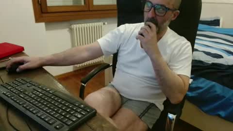 Snapshot of new_simi_74 chatting on 04/03/26, 06:28 simi online show from 04/03/26, 06:28