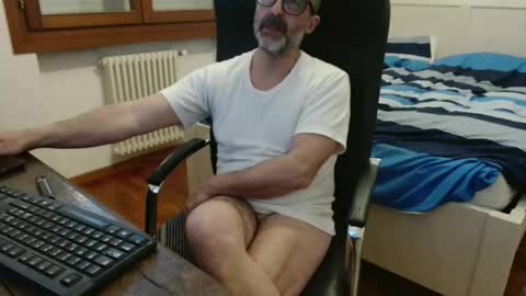 Snapshot of new_simi_74 chatting on 04/05/26, 06:32 simi online show from 04/05/26, 06:32