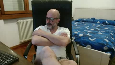 Snapshot of new_simi_74 chatting on 04/12/26, 06:24 simi online show from 04/12/26, 06:24