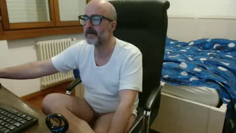 Snapshot of new_simi_74 chatting on 04/14/26, 06:47 simi online show from 04/14/26, 06:47