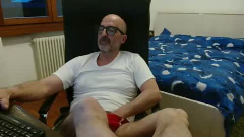 Snapshot of new_simi_74 chatting on 04/19/26, 06:21 simi online show from 04/19/26, 06:21