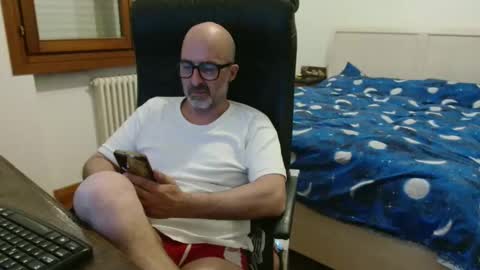 Snapshot of new_simi_74 chatting on 04/21/26, 05:50 simi online show from 04/21/26, 05:50