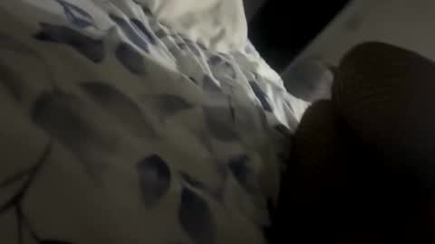 newbie43214321 online show from 11/01/25, 04:53