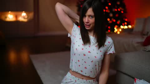 Snapshot of newchloe18 chatting on 12/15/25, 08:02 newchloe18 online show from 12/15/25, 08:02