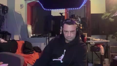 Snapshot of newcouple2023 chatting on 11/06/25, 12:28 newguy2025 online show from 11/06/25, 12:28