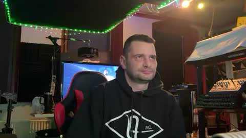 Snapshot of newcouple2023 chatting on 12/16/25, 06:35 newguy2025 online show from 12/16/25, 06:35