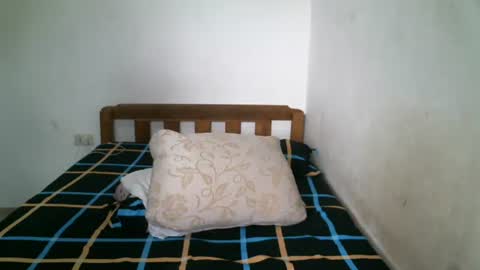 Snapshot of newest_star69 chatting on 01/09/25, 06:48 Lucy Pearl online show from 01/09/25, 06:48