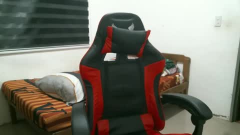 Snapshot of newest_star69 chatting on 02/13/25, 09:38 Lucy Pearl online show from 02/13/25, 09:38