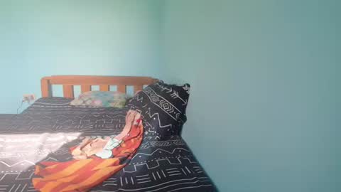 Snapshot of newest_star69 chatting on 10/27/25, 12:47 Lucy Pearl online show from 10/27/25, 12:47