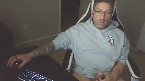 Snapshot of newevo chatting on 11/04/25, 01:16 newevo online show from 11/04/25, 01:16