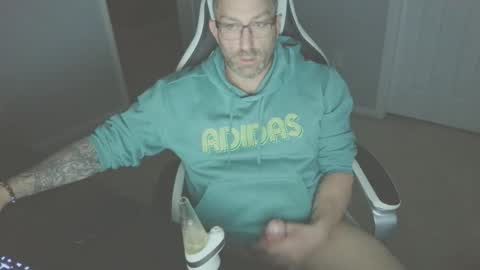 Snapshot of newevo chatting on 12/02/25, 10:27 newevo online show from 12/02/25, 10:27