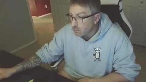 Snapshot of newevo chatting on 02/16/26, 03:41 newevo online show from 02/16/26, 03:41