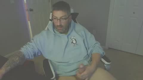 Snapshot of newevo chatting on 03/08/26, 03:38 newevo online show from 03/08/26, 03:38