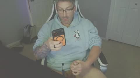 Snapshot of newevo chatting on 03/27/26, 06:40 newevo online show from 03/27/26, 06:40