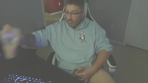 Snapshot of newevo chatting on 04/13/26, 03:17 newevo online show from 04/13/26, 03:17