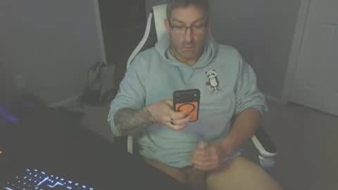 Snapshot of newevo chatting on 04/19/26, 03:17 newevo online show from 04/19/26, 03:17