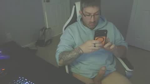 Snapshot of newevo chatting on 04/19/26, 04:17 newevo online show from 04/19/26, 04:17