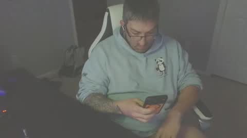 Snapshot of newevo chatting on 04/20/26, 02:36 newevo online show from 04/20/26, 02:36