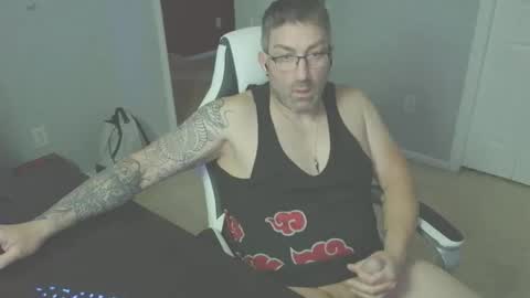 Snapshot of newevo chatting on 05/26/26, 01:23 newevo online show from 05/26/26, 01:23