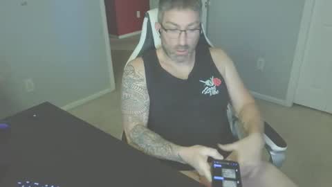 Snapshot of newevo chatting on 06/03/26, 10:04 newevo online show from 06/03/26, 10:04