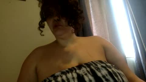 Snapshot of newfiebbw chatting on 05/15/26, 08:27 Ms. Natural online show from 05/15/26, 08:27
