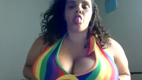 Snapshot of newfiebbw chatting on 07/08/26, 07:51 Ms. Natural online show from 07/08/26, 07:51