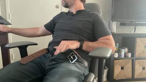 Snapshot of newguy_097 chatting on 10/16/25, 03:46 newguy_097 online show from 10/16/25, 03:46