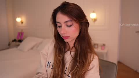 Snapshot of newmollybrooke chatting on 03/25/26, 01:44 all my links Here online show from 03/25/26, 01:44