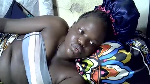 Snapshot of newrockgal chatting on 12/12/24, 06:25 ryena and pam online show from 12/12/24, 06:25